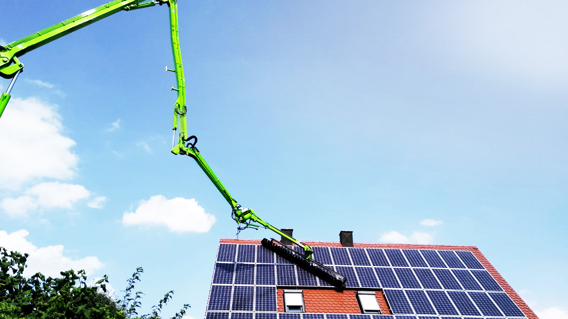 Gereinigte Photovoltaikmodule nach einer professionellen Solarreinigung